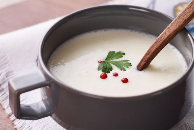 よつ葉牛乳とじゃがいもで作る、素朴なミルクスープ