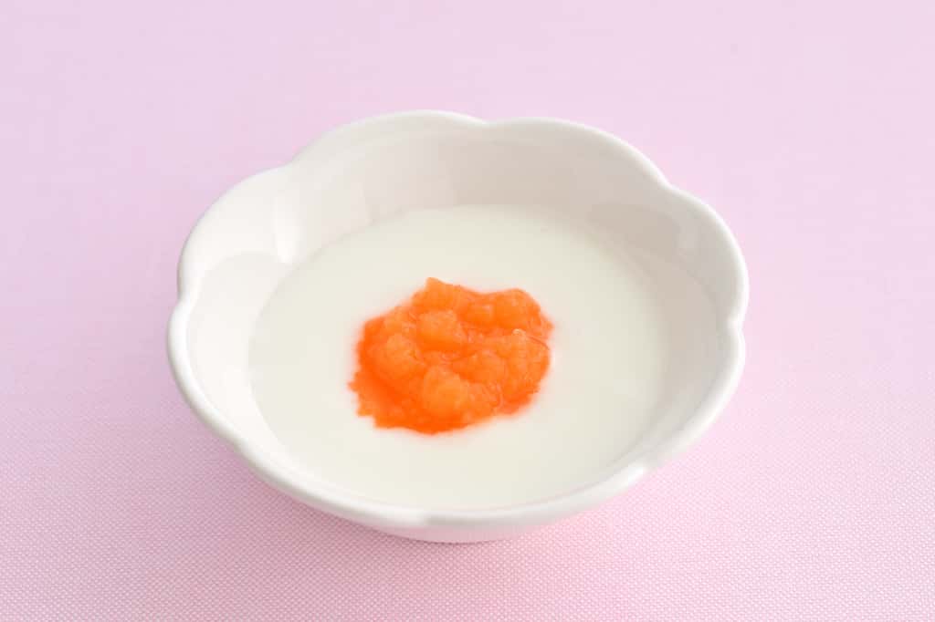 ヨーグルトのにんじんピューレのせ