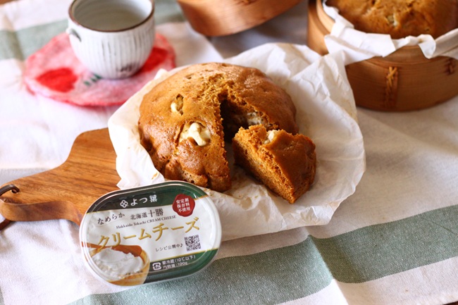 蒸籠de黒糖クリームチーズ蒸しパン