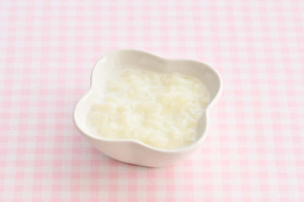 離乳食に乳製品はいつから？進め方とアレルギー対策を管理栄養士が解説
