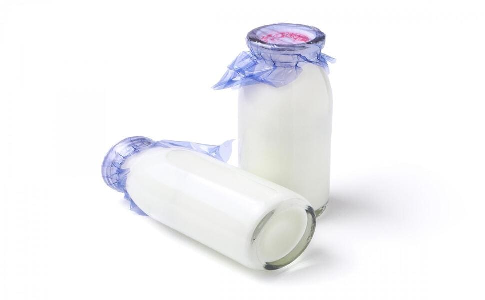 学校の給食で牛乳が出されるのはなぜ？給食用牛乳の歴史や栄養について解説！ 